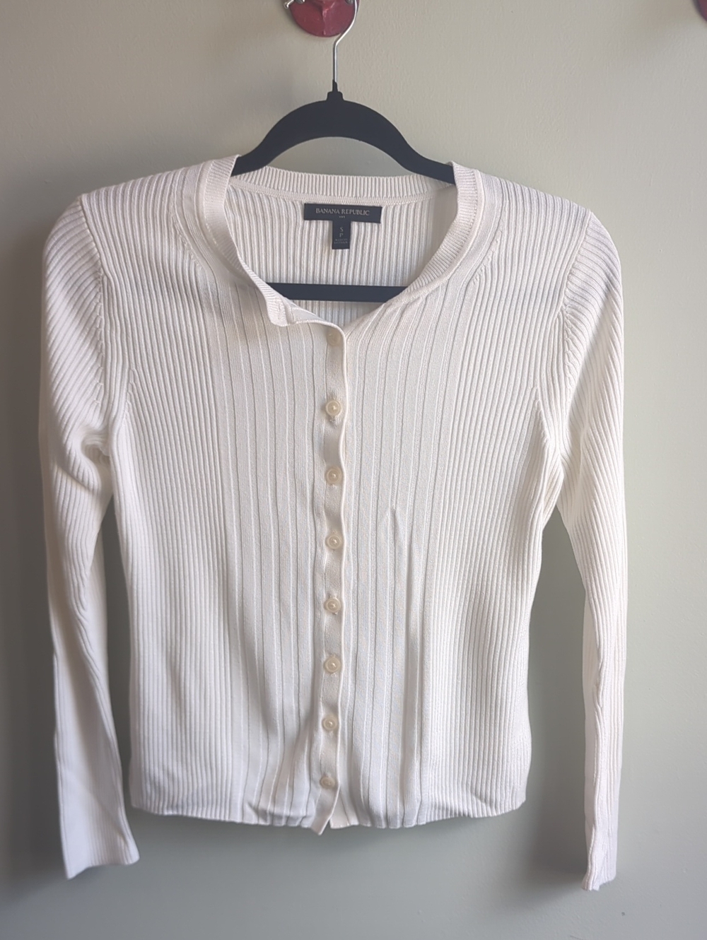 Banana Republic. Ribbed Button-Down Cardigan In Cream. Size Small.
